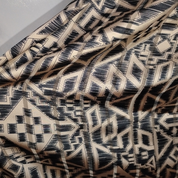 OYSTER AND BLACK GEOMETRIC SKIRT - Picture 6 of 8